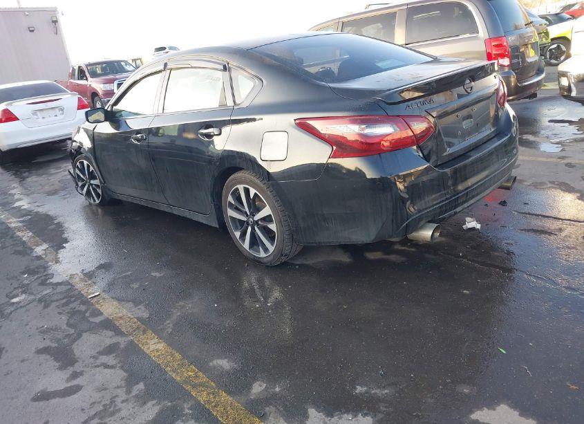 Photo 3 of 2018 Nissan Altima 2.5 SR (VIN 1N4AL3AP2JC139674)
