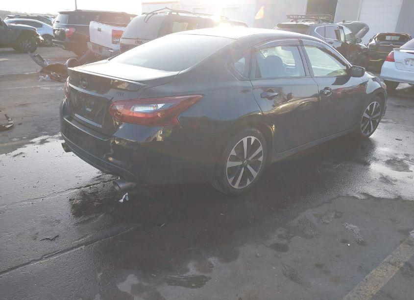 Photo 4 of 2018 Nissan Altima 2.5 SR (VIN 1N4AL3AP2JC139674)