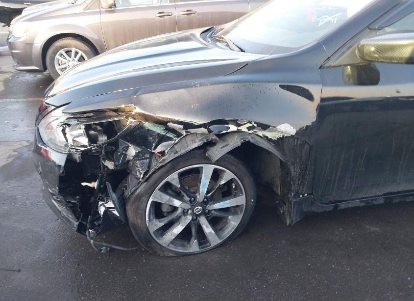 Photo 6 of 2018 Nissan Altima 2.5 SR (VIN 1N4AL3AP2JC139674)