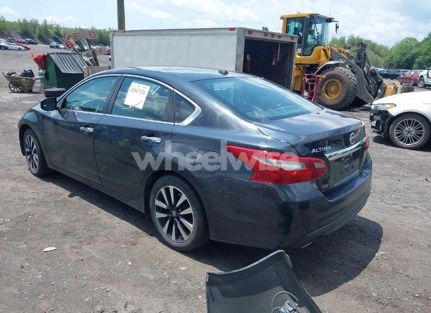 Photo 3 of 2018 Nissan Altima 2.5 SL (VIN 1N4AL3AP2JC150478)