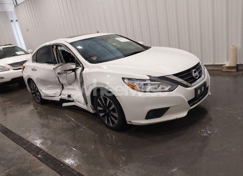 2018 Nissan Altima 2.5 SV (VIN 1N4AL3AP2JC153719) main photo