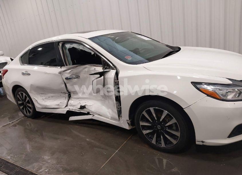 Photo 6 of 2018 Nissan Altima 2.5 SV (VIN 1N4AL3AP2JC153719)