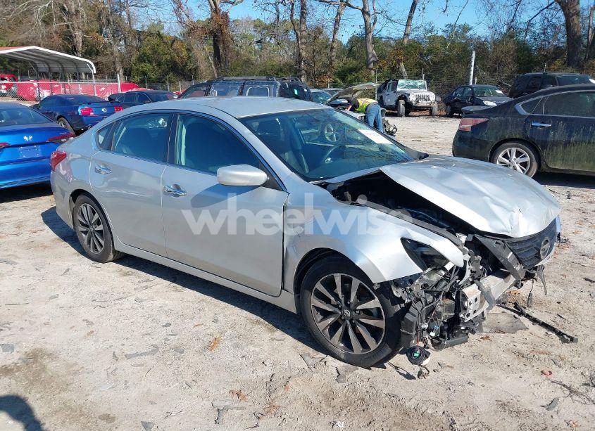 2018 Nissan Altima 2.5 SV (VIN 1N4AL3AP2JC153834) main photo