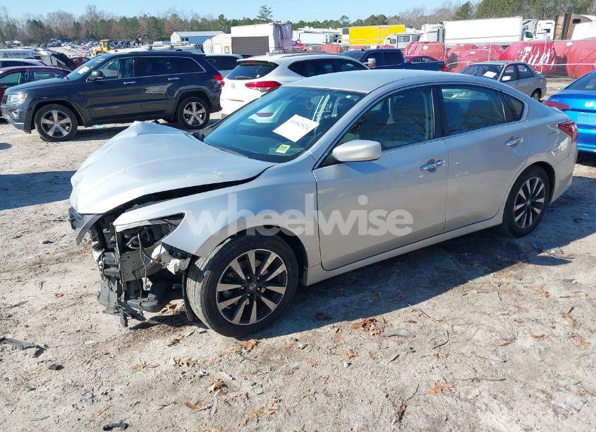 Photo 2 of 2018 Nissan Altima 2.5 SV (VIN 1N4AL3AP2JC153834)