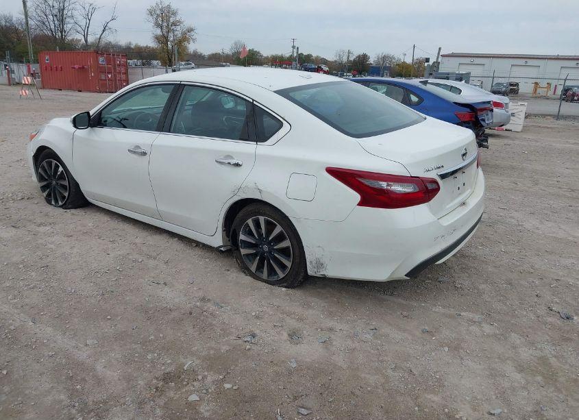 Photo 3 of 2018 Nissan Altima 2.5 SL (VIN 1N4AL3AP2JC157463)