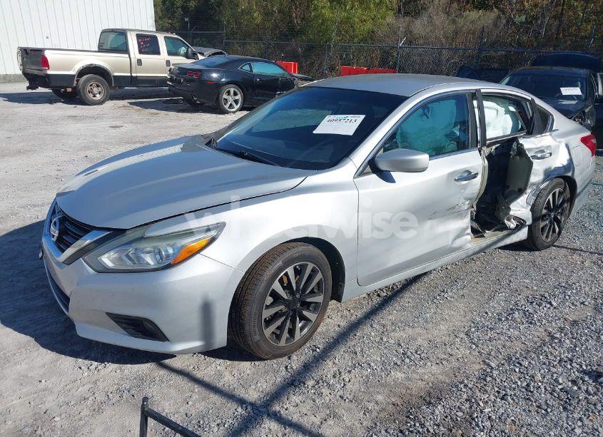 Photo 2 of 2018 Nissan Altima 2.5 SV (VIN 1N4AL3AP2JC183058)
