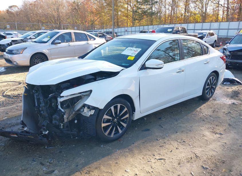 Photo 2 of 2018 Nissan Altima 2.5 SL (VIN 1N4AL3AP2JC188390)