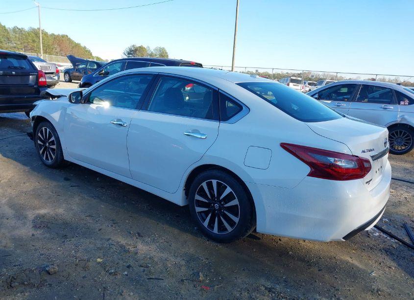 Photo 3 of 2018 Nissan Altima 2.5 SL (VIN 1N4AL3AP2JC188390)