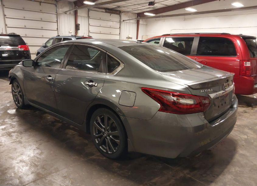 Photo 3 of 2018 Nissan Altima 2.5 SR (VIN 1N4AL3AP2JC189006)