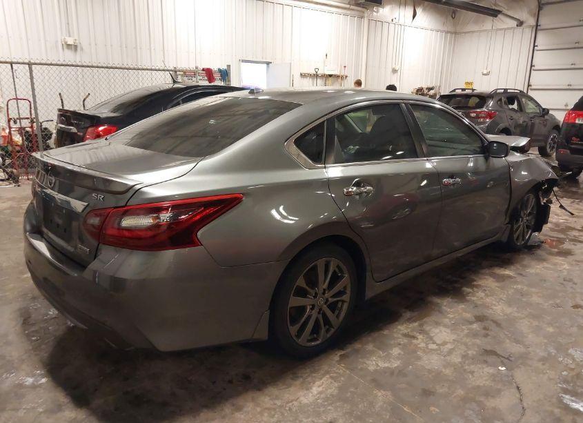 Photo 4 of 2018 Nissan Altima 2.5 SR (VIN 1N4AL3AP2JC189006)