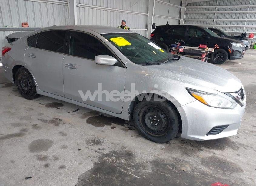 2018 Nissan Altima 2.5 S (VIN 1N4AL3AP2JC199535) main photo