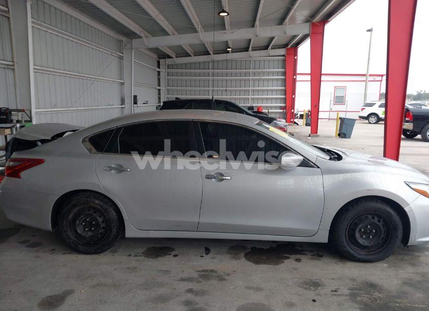 Photo 13 of 2018 Nissan Altima 2.5 S (VIN 1N4AL3AP2JC199535)