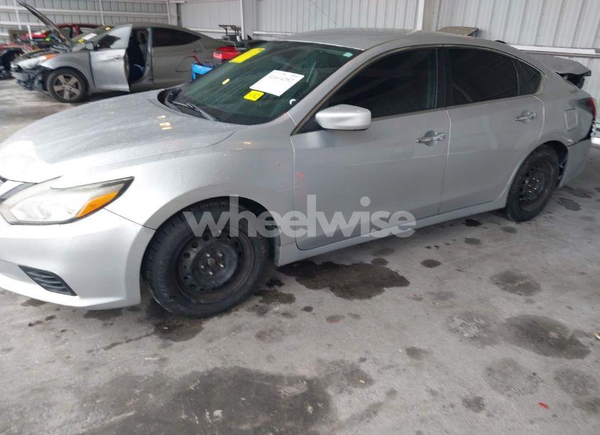 Photo 2 of 2018 Nissan Altima 2.5 S (VIN 1N4AL3AP2JC199535)