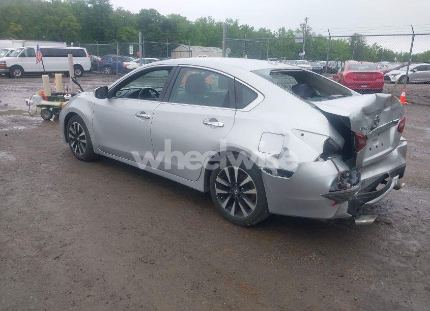 Photo 3 of 2018 Nissan Altima 2.5 SL (VIN 1N4AL3AP2JC199891)