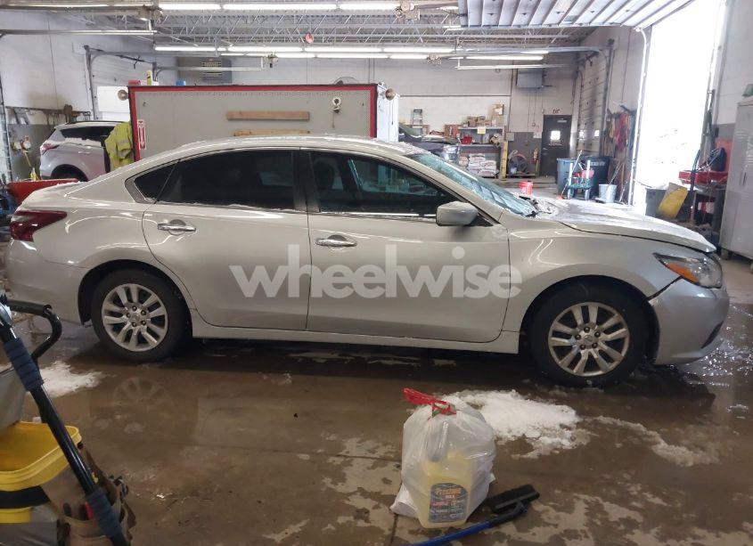 Photo 13 of 2018 Nissan Altima 2.5 S (VIN 1N4AL3AP2JC203633)