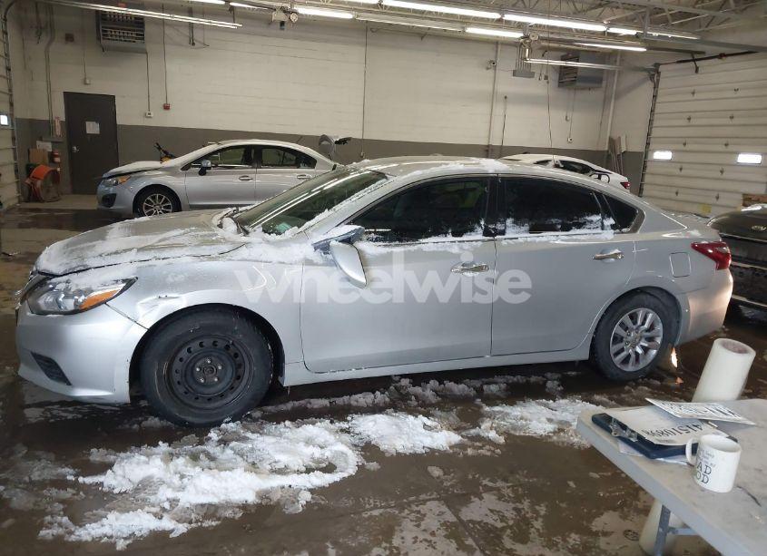 Photo 14 of 2018 Nissan Altima 2.5 S (VIN 1N4AL3AP2JC203633)