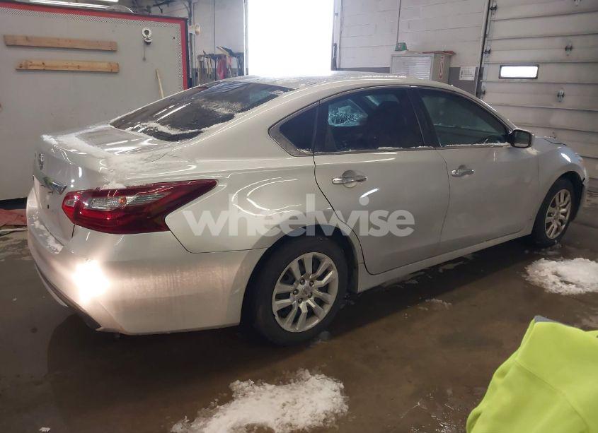 Photo 4 of 2018 Nissan Altima 2.5 S (VIN 1N4AL3AP2JC203633)