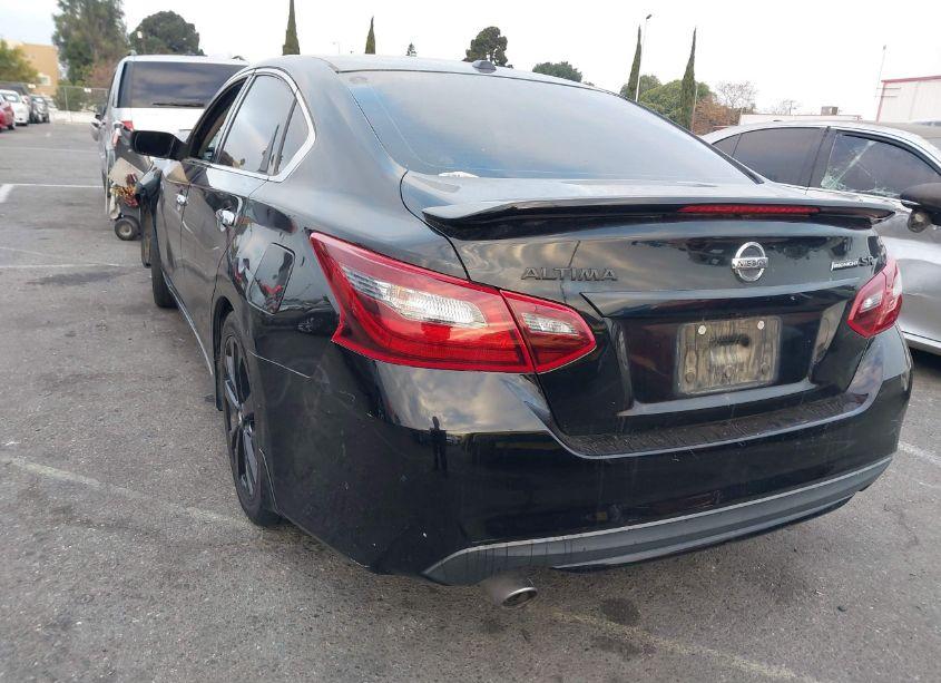 Photo 3 of 2018 Nissan Altima 2.5 SR (VIN 1N4AL3AP2JC221162)