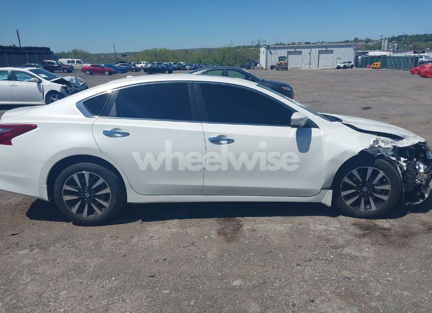 Photo 13 of 2018 Nissan Altima 2.5 SV (VIN 1N4AL3AP2JC225647)