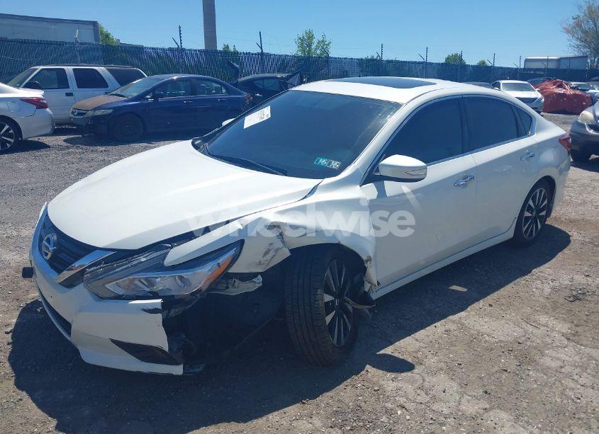 Photo 2 of 2018 Nissan Altima 2.5 SV (VIN 1N4AL3AP2JC225647)