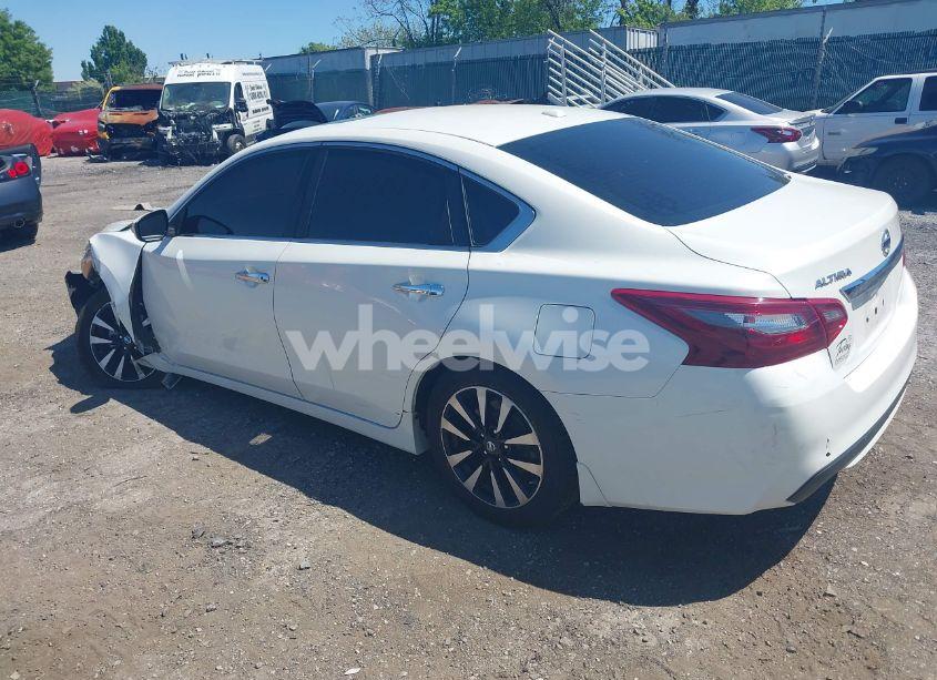 Photo 3 of 2018 Nissan Altima 2.5 SV (VIN 1N4AL3AP2JC225647)