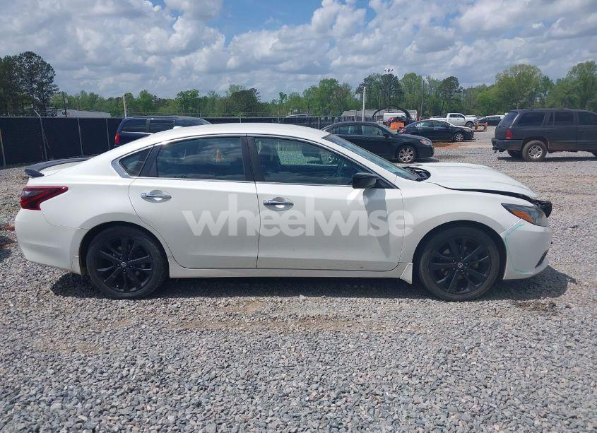 Photo 13 of 2018 Nissan Altima 2.5 SR (VIN 1N4AL3AP2JC228189)