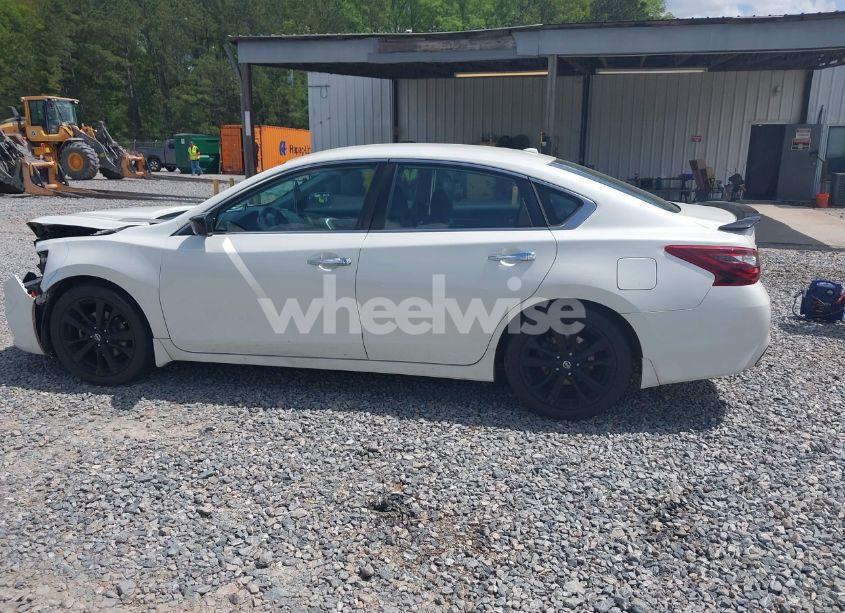 Photo 14 of 2018 Nissan Altima 2.5 SR (VIN 1N4AL3AP2JC228189)