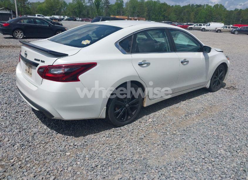 Photo 4 of 2018 Nissan Altima 2.5 SR (VIN 1N4AL3AP2JC228189)