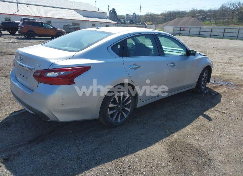 Photo 4 of 2018 Nissan Altima 2.5 SV (VIN 1N4AL3AP2JC247082)