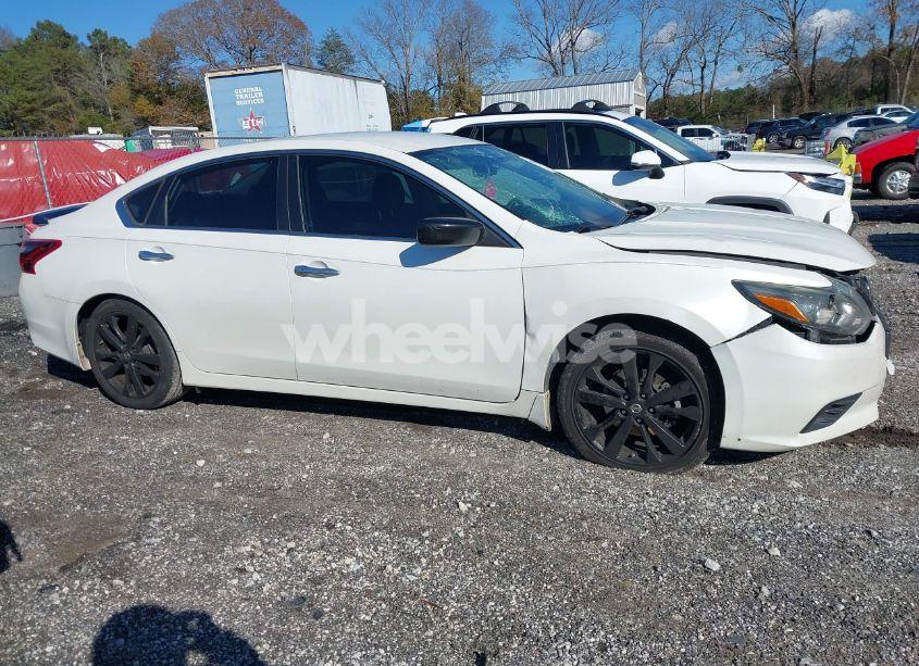 Photo 13 of 2018 Nissan Altima 2.5 SR (VIN 1N4AL3AP2JC247261)