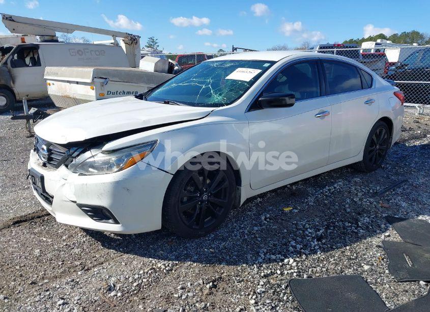 Photo 2 of 2018 Nissan Altima 2.5 SR (VIN 1N4AL3AP2JC247261)