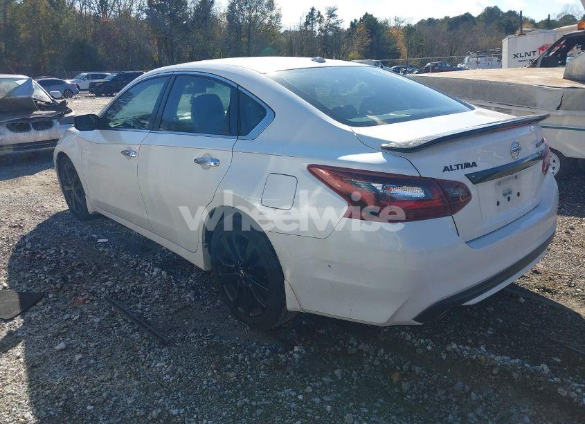 Photo 3 of 2018 Nissan Altima 2.5 SR (VIN 1N4AL3AP2JC247261)