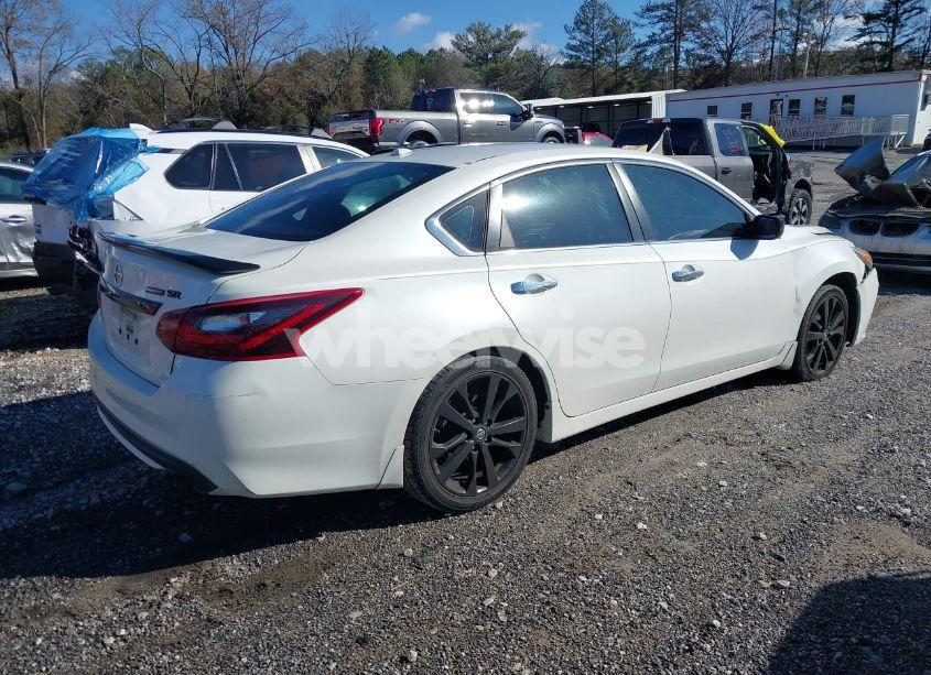 Photo 4 of 2018 Nissan Altima 2.5 SR (VIN 1N4AL3AP2JC247261)