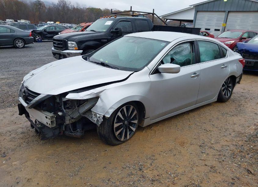 Photo 2 of 2018 Nissan Altima 2.5 SV (VIN 1N4AL3AP2JC258874)