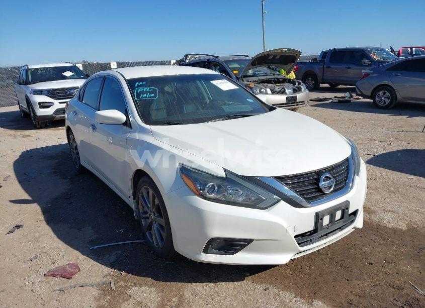 2018 Nissan Altima 2.5 SR (VIN 1N4AL3AP2JC269874) main photo