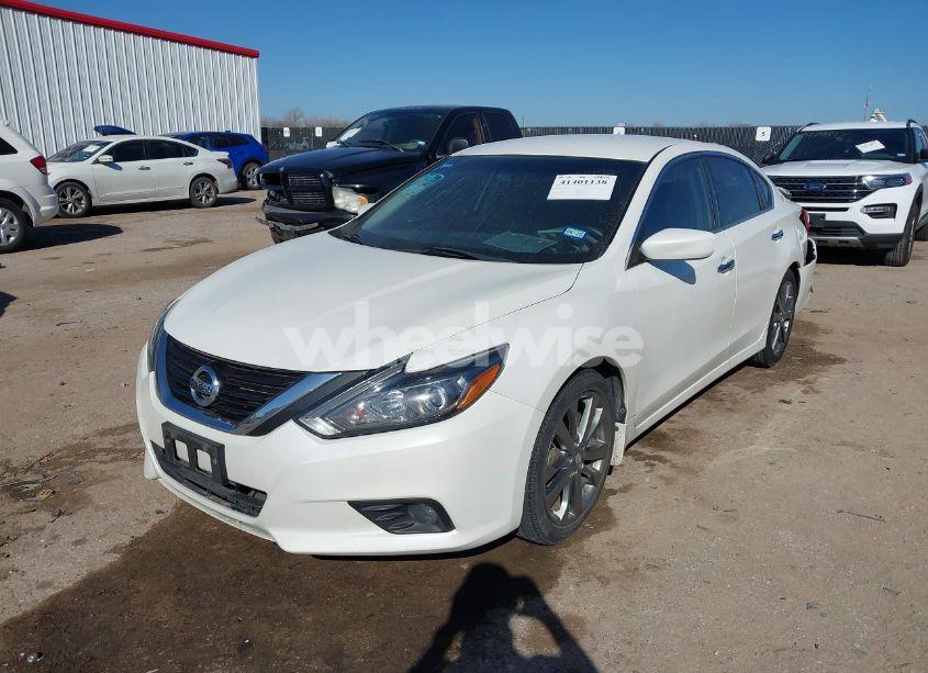 Photo 2 of 2018 Nissan Altima 2.5 SR (VIN 1N4AL3AP2JC269874)