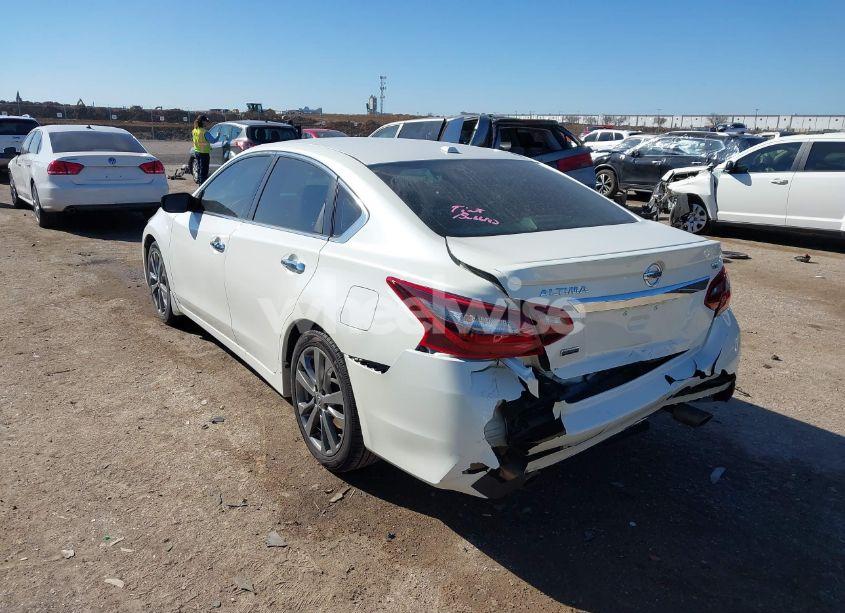 Photo 3 of 2018 Nissan Altima 2.5 SR (VIN 1N4AL3AP2JC269874)