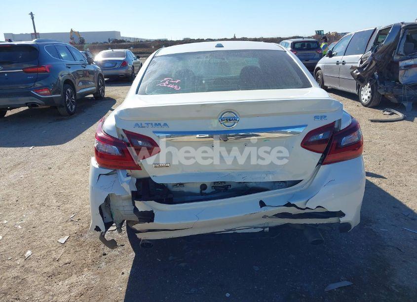 Photo 6 of 2018 Nissan Altima 2.5 SR (VIN 1N4AL3AP2JC269874)