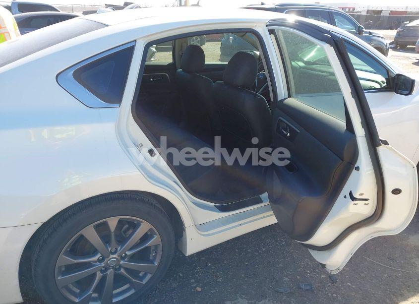 Photo 8 of 2018 Nissan Altima 2.5 SR (VIN 1N4AL3AP2JC269874)