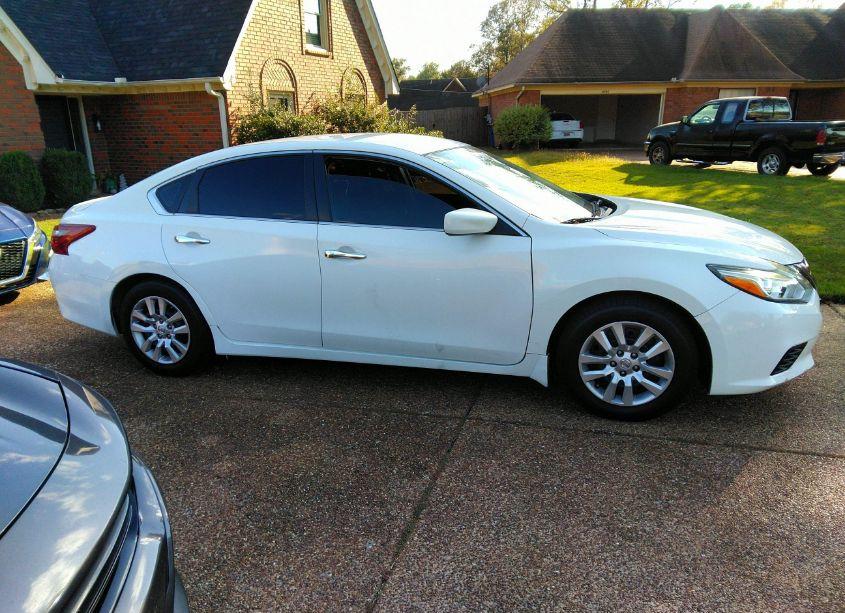 Photo 13 of 2018 Nissan Altima 2.5 S (VIN 1N4AL3AP2JC477561)