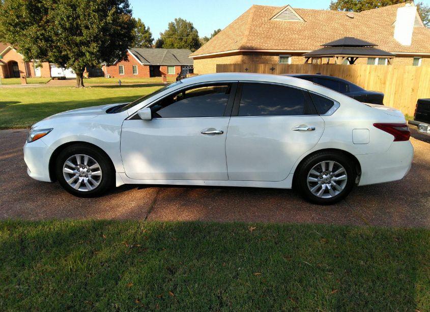 Photo 14 of 2018 Nissan Altima 2.5 S (VIN 1N4AL3AP2JC477561)