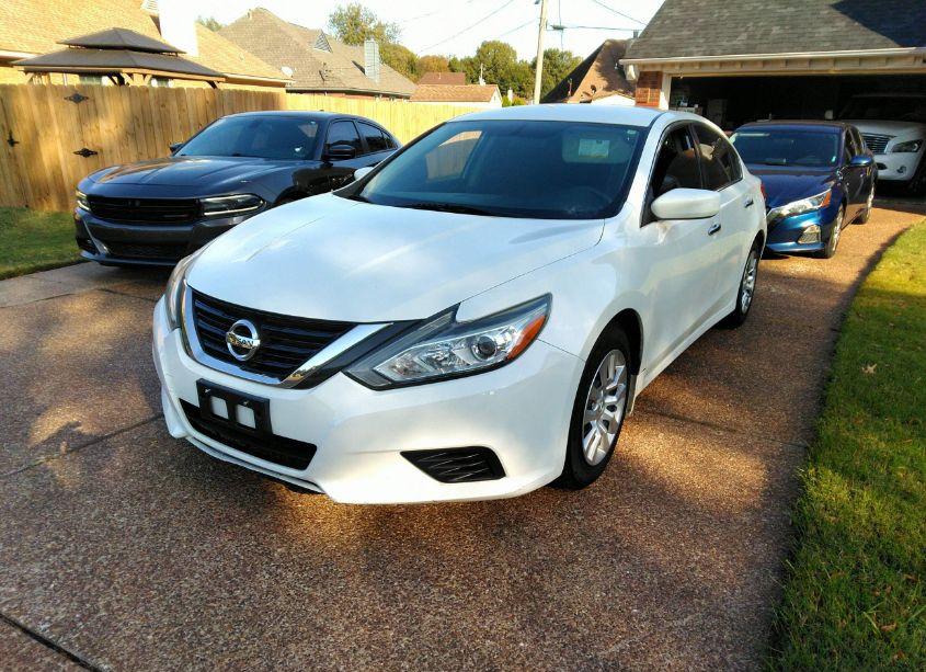 Photo 2 of 2018 Nissan Altima 2.5 S (VIN 1N4AL3AP2JC477561)