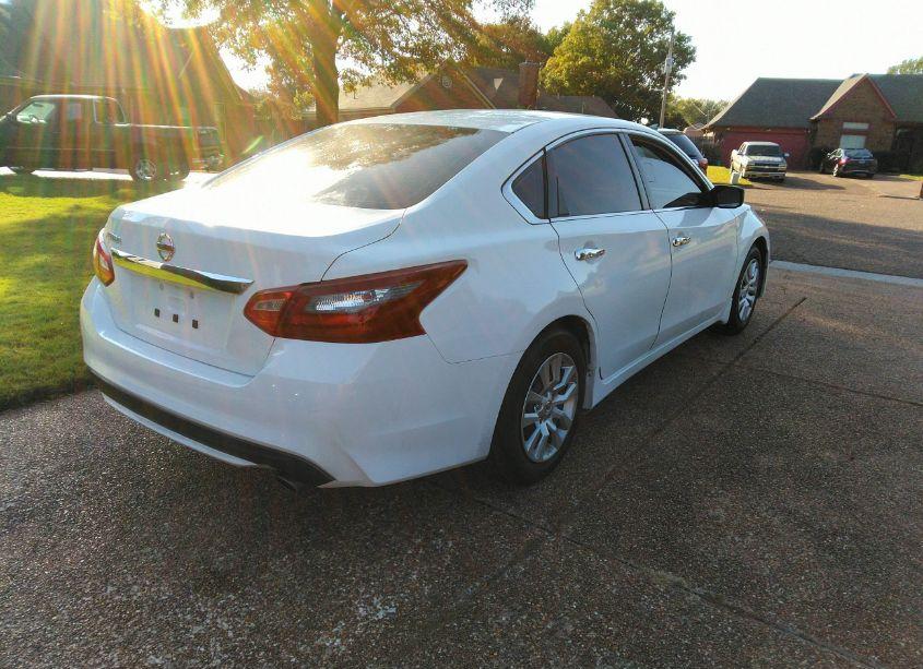 Photo 4 of 2018 Nissan Altima 2.5 S (VIN 1N4AL3AP2JC477561)