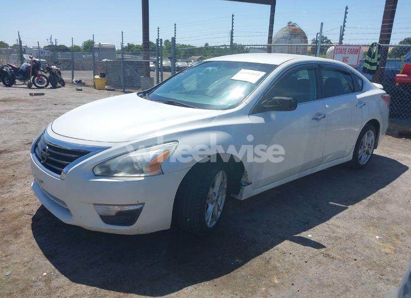 Photo 2 of 2013 Nissan Altima 2.5 SV (VIN 1N4AL3AP3DN505263)