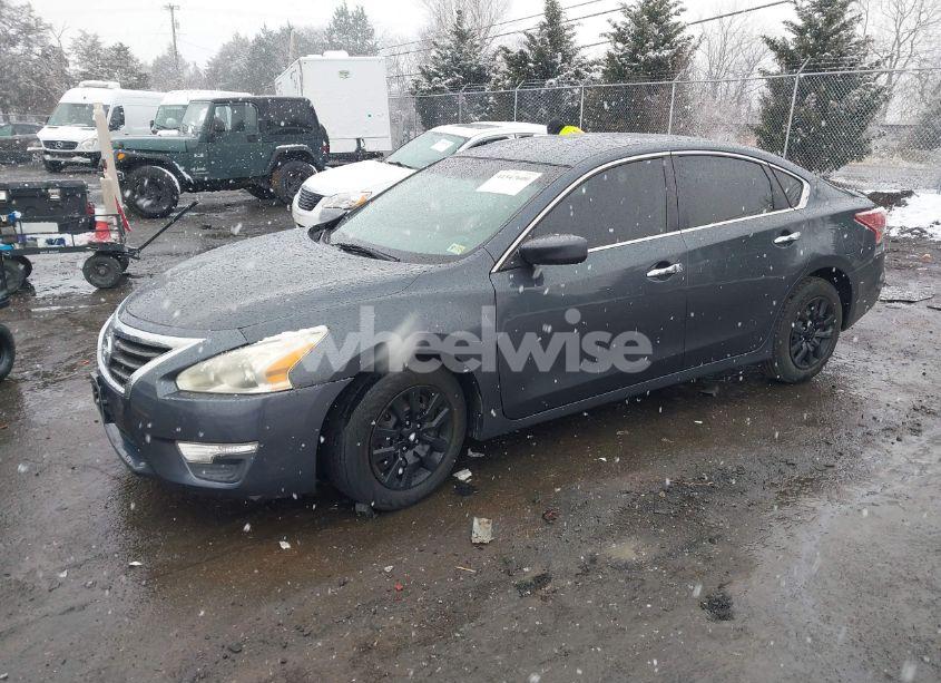 Photo 2 of 2013 Nissan Altima 2.5 S (VIN 1N4AL3AP3DN512360)