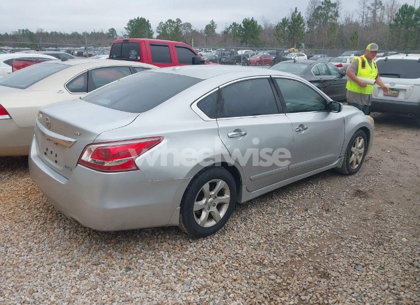 Photo 4 of 2013 Nissan Altima 2.5 SV (VIN 1N4AL3AP3DN537503)
