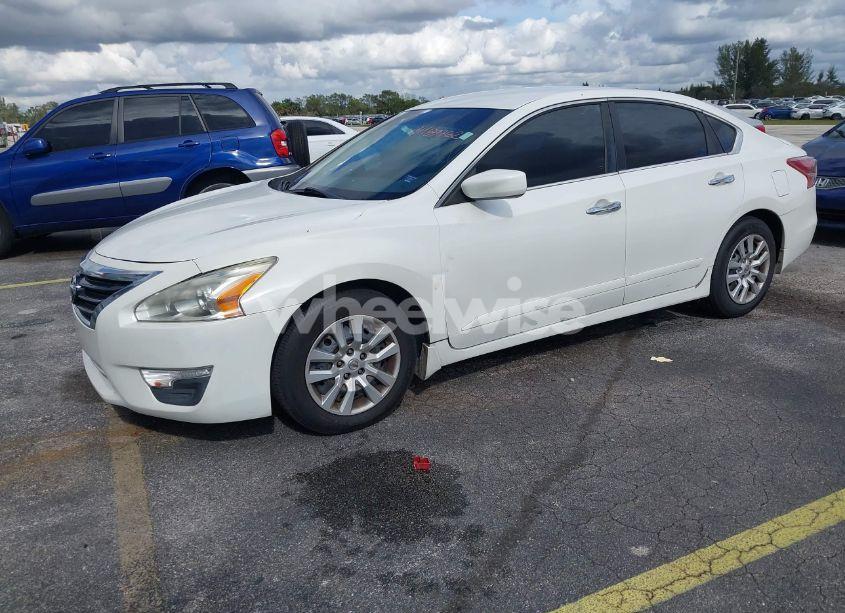 Photo 2 of 2013 Nissan Altima 2.5 S (VIN 1N4AL3AP3DN555483)