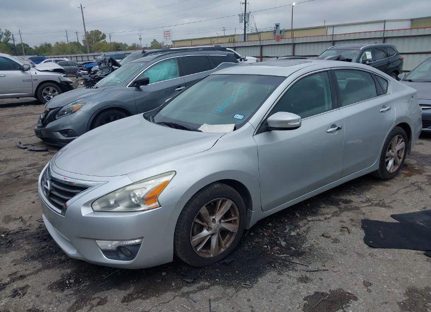 Photo 2 of 2014 Nissan Altima 2.5 SV (VIN 1N4AL3AP3EC423966)