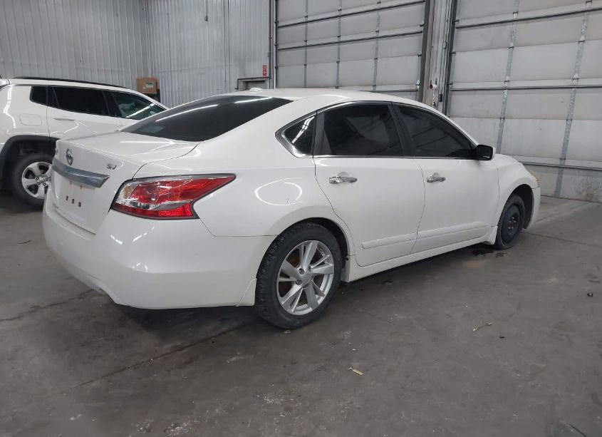 Photo 4 of 2015 Nissan Altima 2.5 SV (VIN 1N4AL3AP3FC137777)