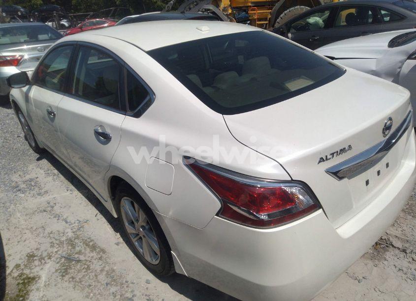 Photo 3 of 2015 Nissan Altima 2.5 SV (VIN 1N4AL3AP3FC190446)